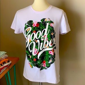 GOOD VIBES Short Sleeve Tee Size Med * Multi Color